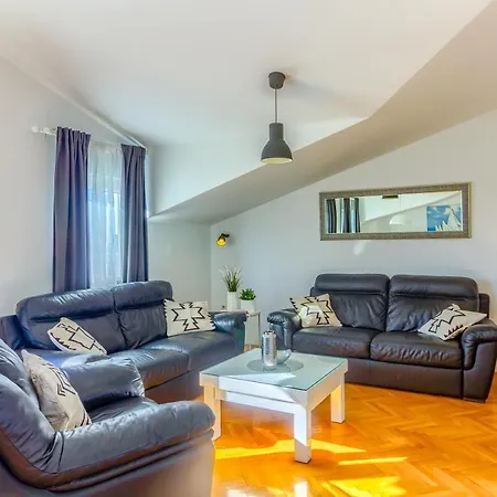 Wind Rose Apartment